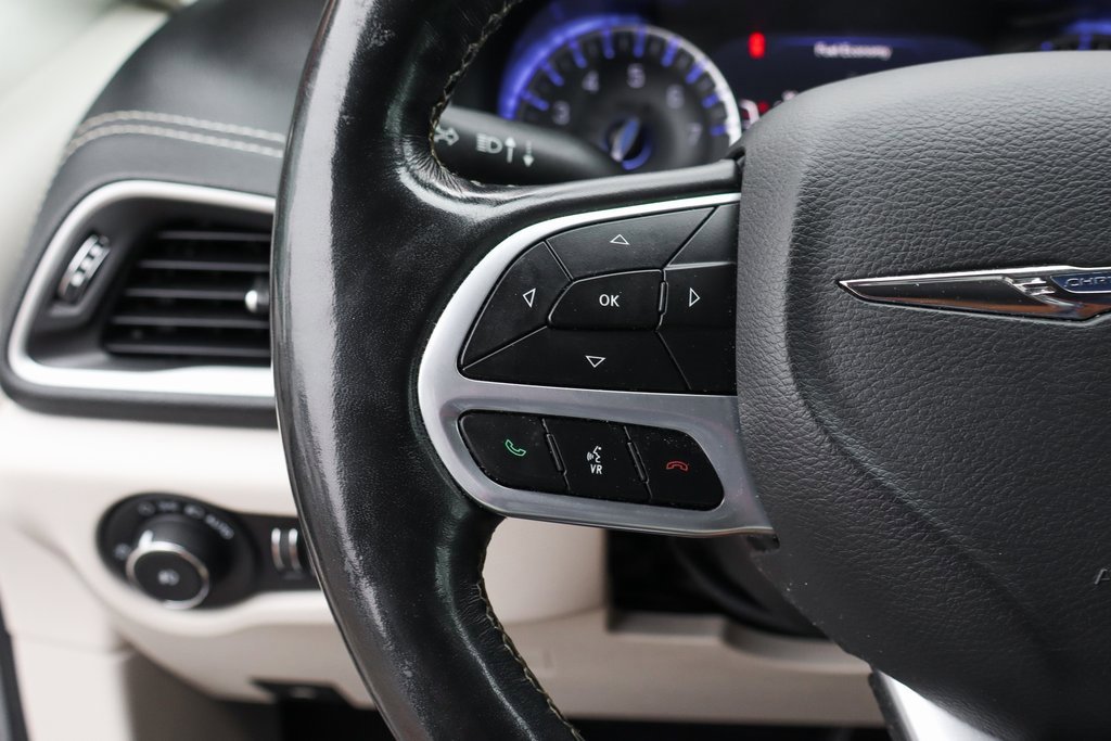Used 2021 Chrysler Pacifica Touring-L image 22