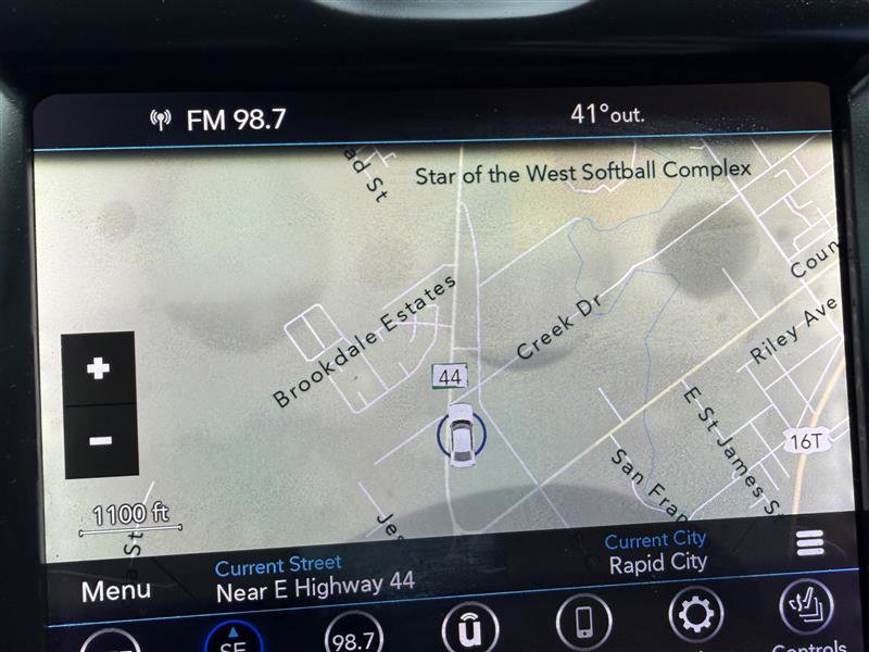 Used 2017 Chrysler 300 C image 11