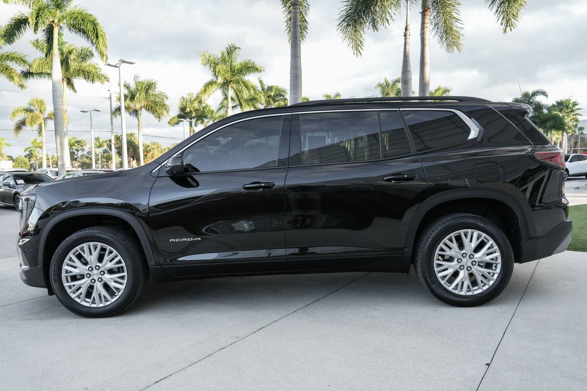 Used 2024 GMC Acadia Elevation image 22