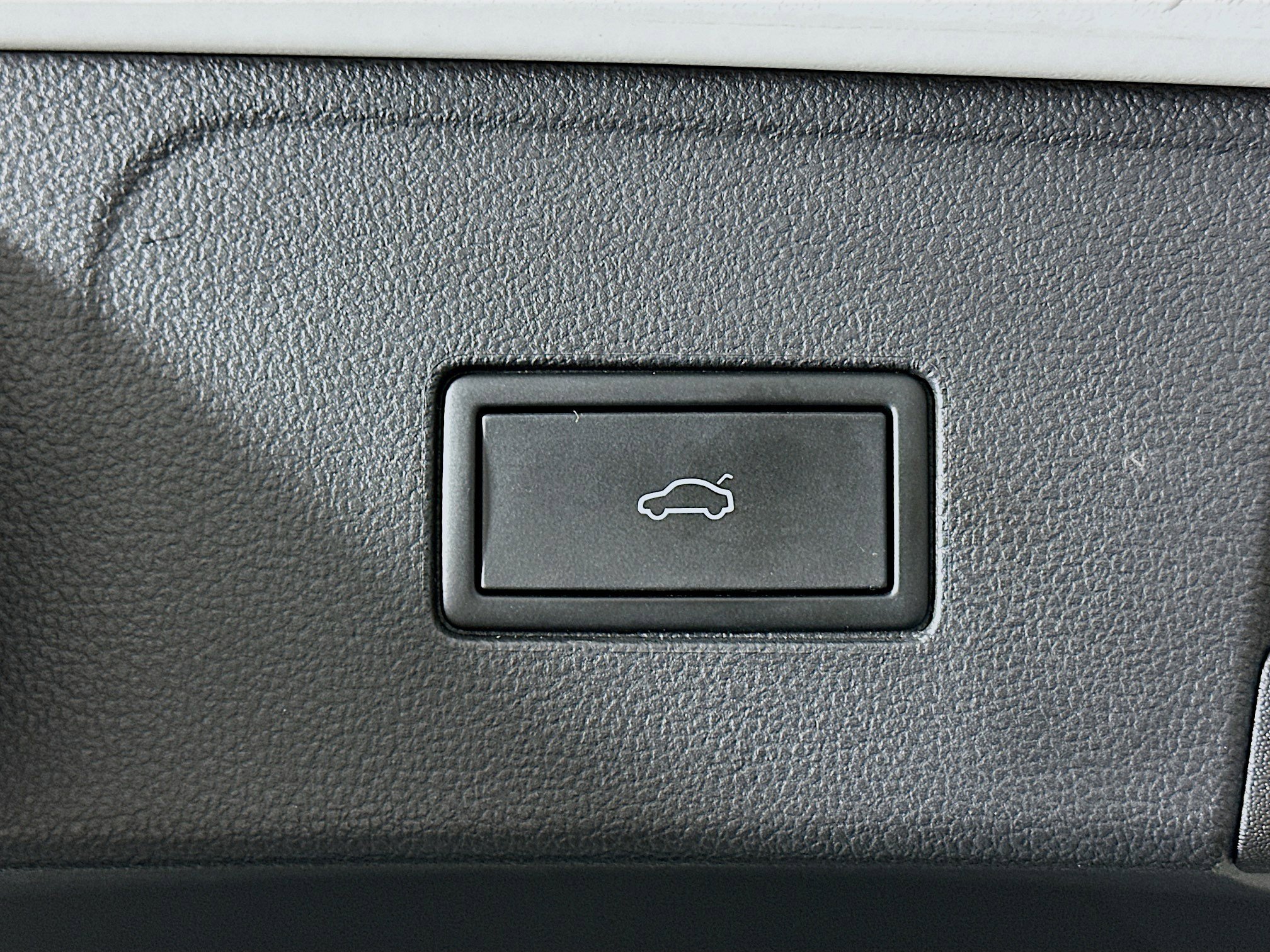 Used 2025 Volkswagen Atlas SE image 31