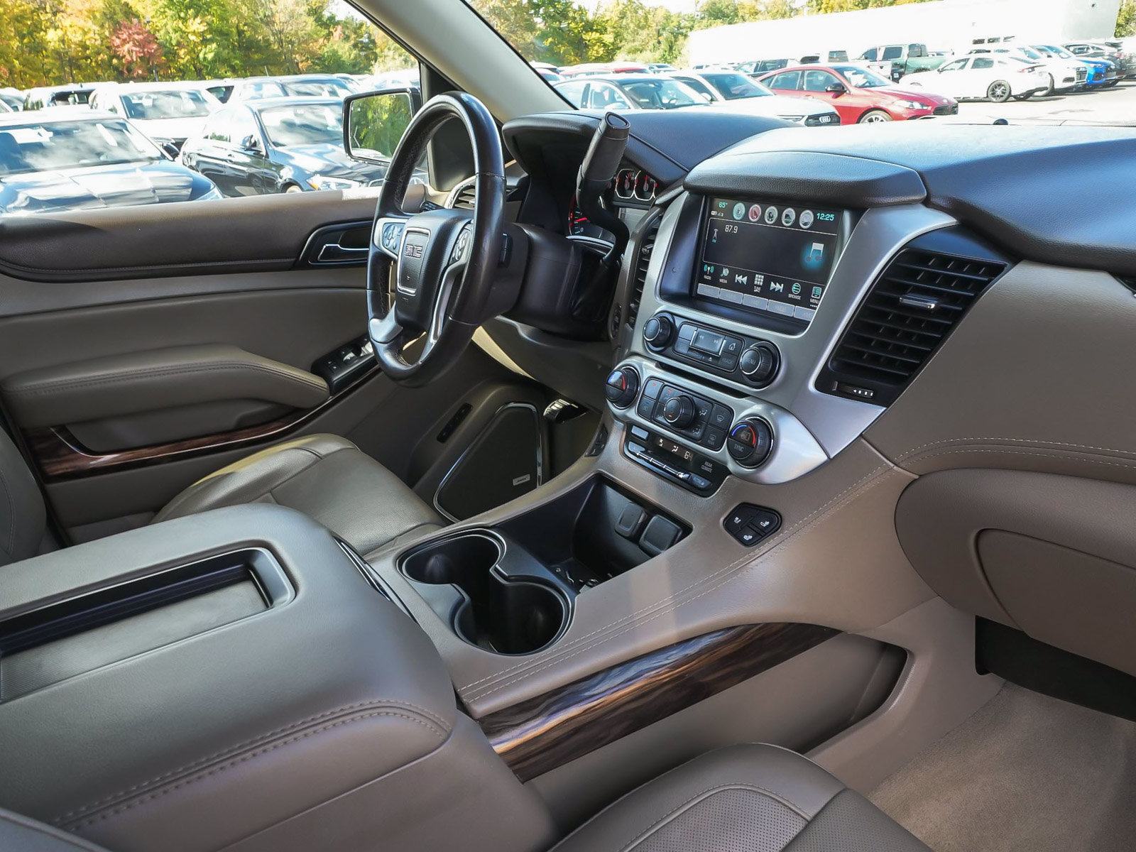 Used 2018 GMC Yukon XL SLT w/ Premium Edition AWD/4WD image 48