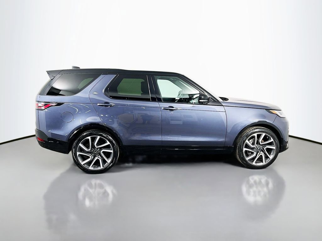 Used 2024 Land Rover Discovery Dynamic SE image 4