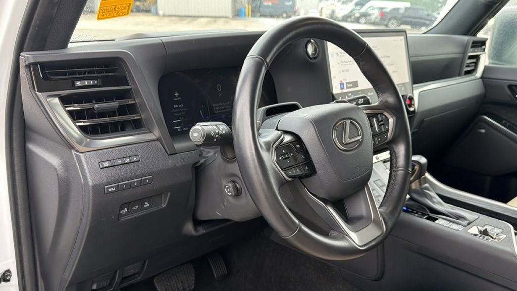 Used 2024 Lexus GX 550 AWD/4WD image 17