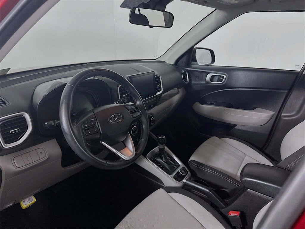 Used 2024 Hyundai Venue SEL image 28