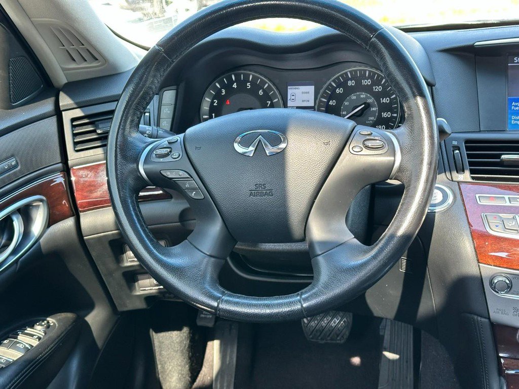 Used 2017 INFINITI Q70 L 3.7 image 11