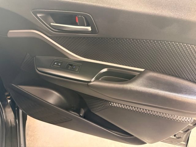 Used 2020 Toyota C-HR LE FWD image 31