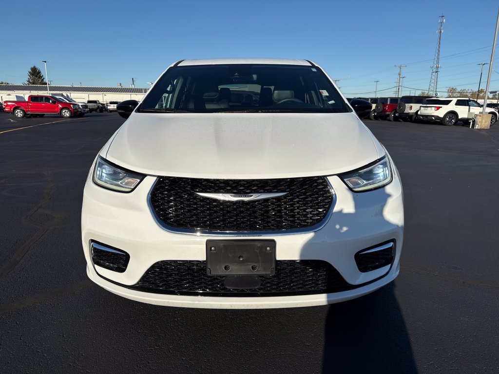 Used 2025 Chrysler Pacifica Select FWD image 4