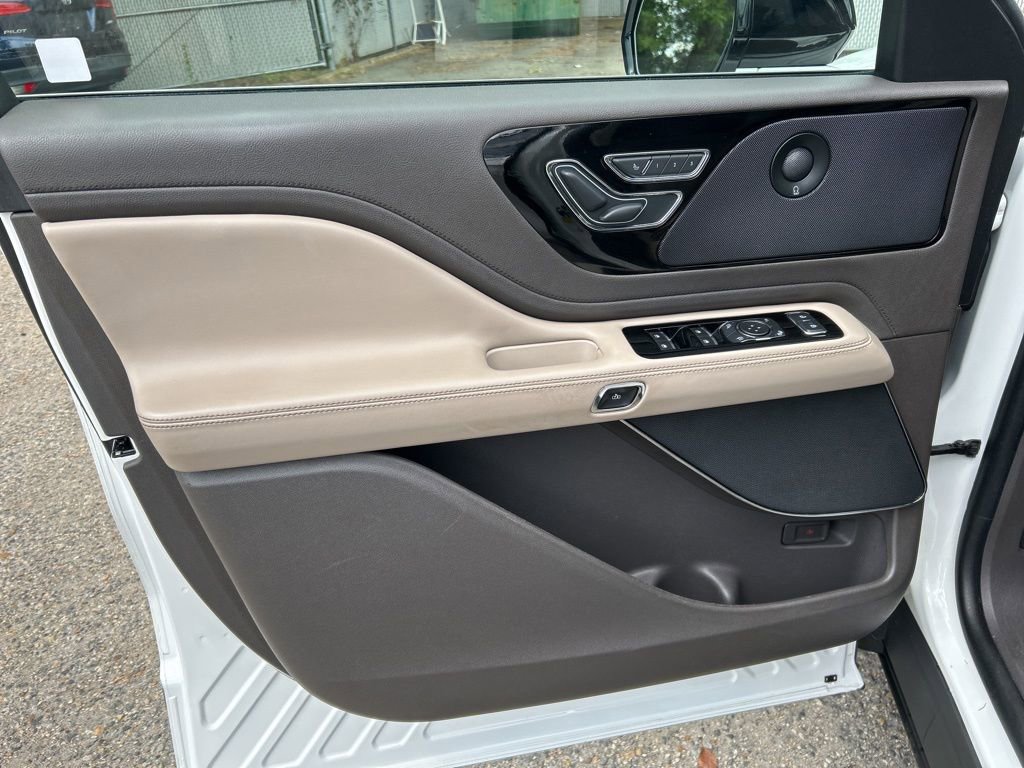 Used 2022 Lincoln Aviator Reserve w/ Equipment Group 201A RWD image 16
