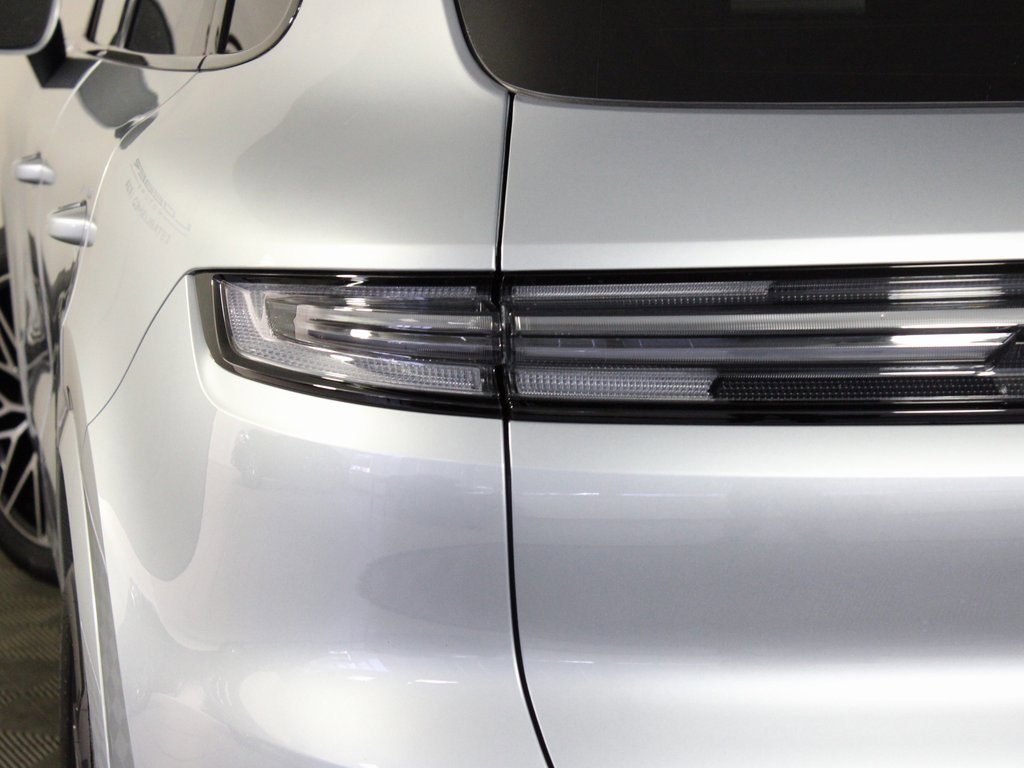 Used 2025 Porsche Cayenne image 12