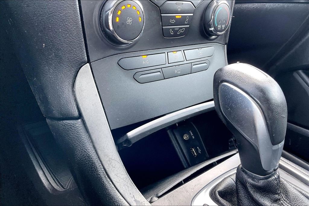 Used 2015 Ford Edge SE FWD image 25