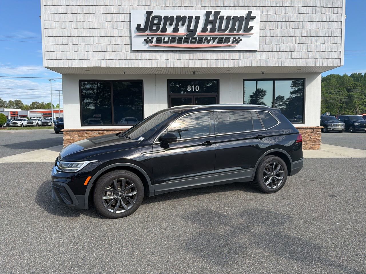 Used 2023 Volkswagen Tiguan SE w/ Panoramic Sunroof Package