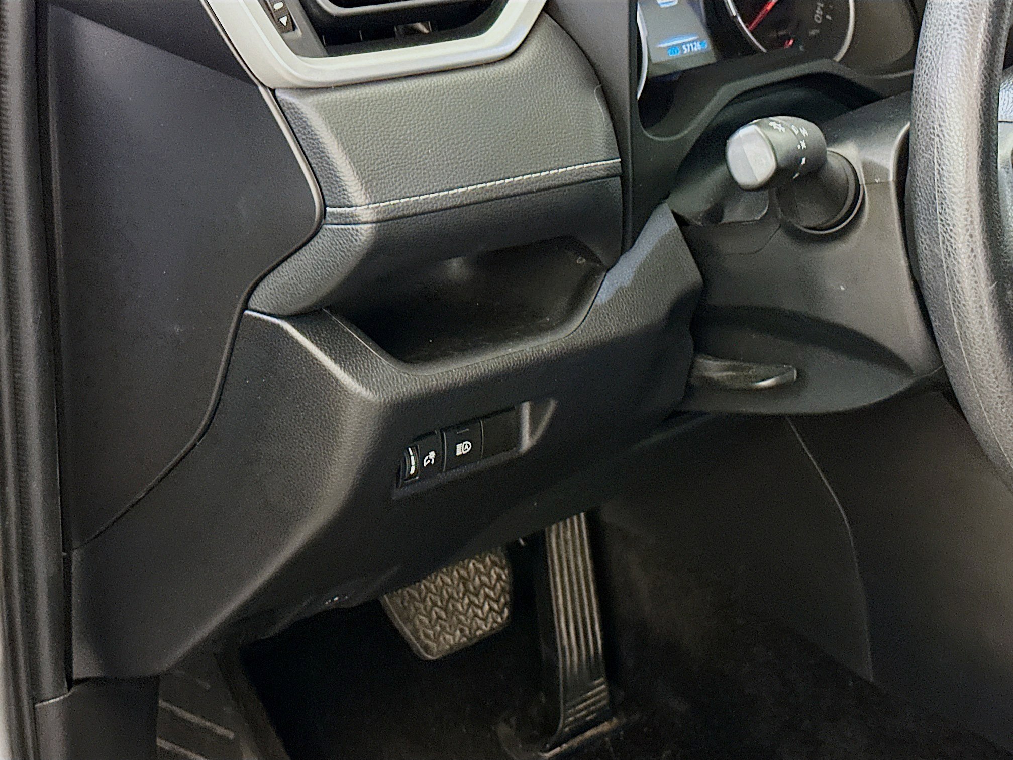 Used 2022 Toyota RAV4 LE image 17