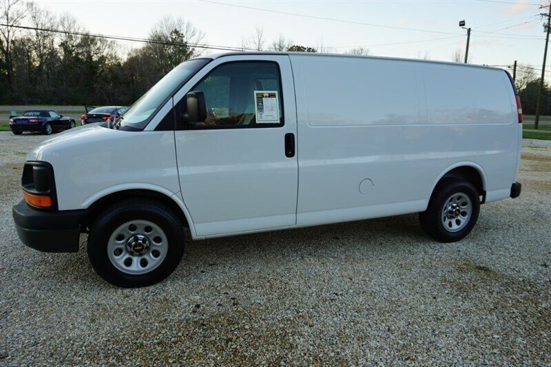 Used 2010 Chevrolet Express 1500 RWD image 8