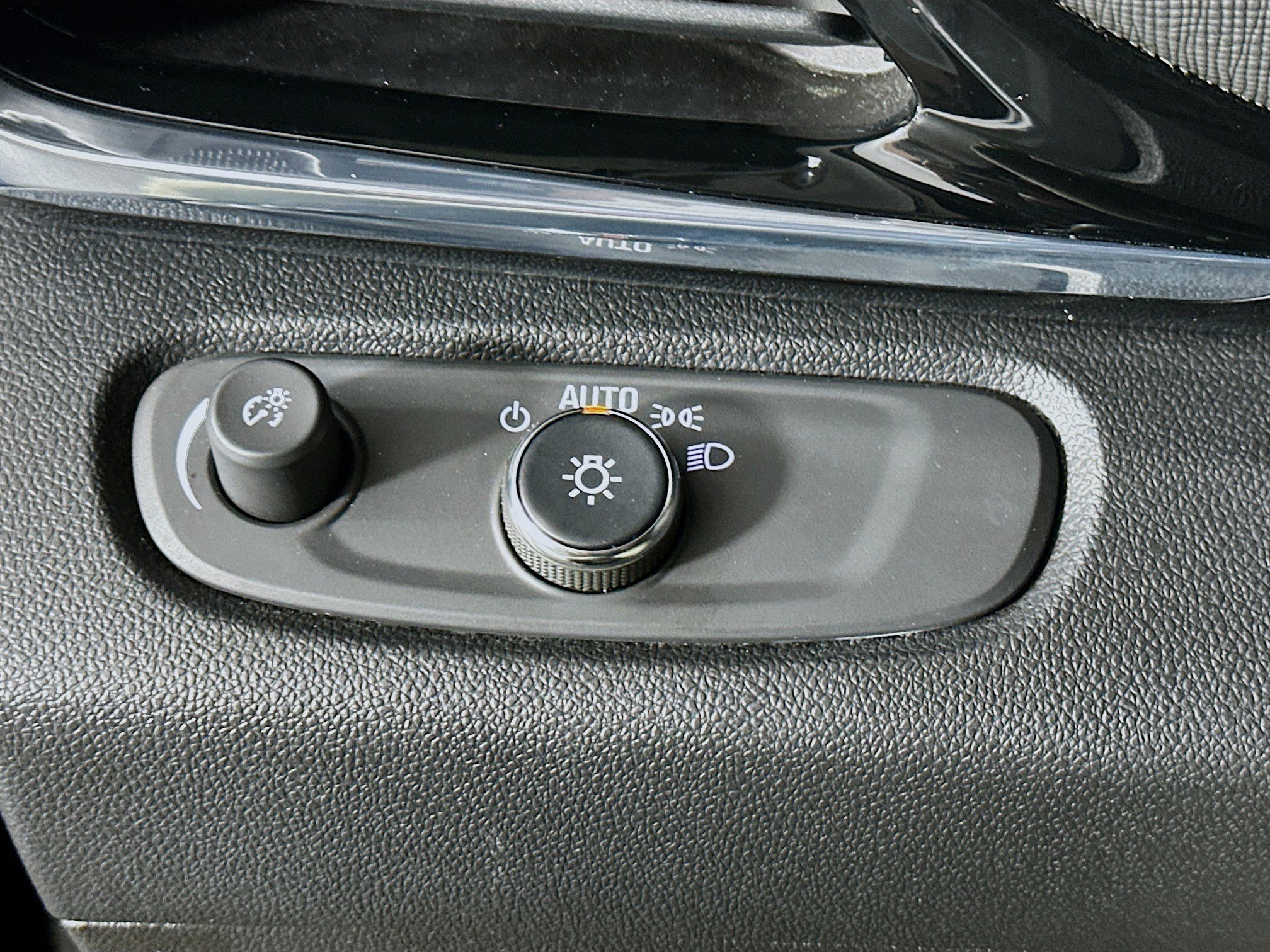 Used 2025 Buick Envista Sport Touring w/ Convenience I Package image 17