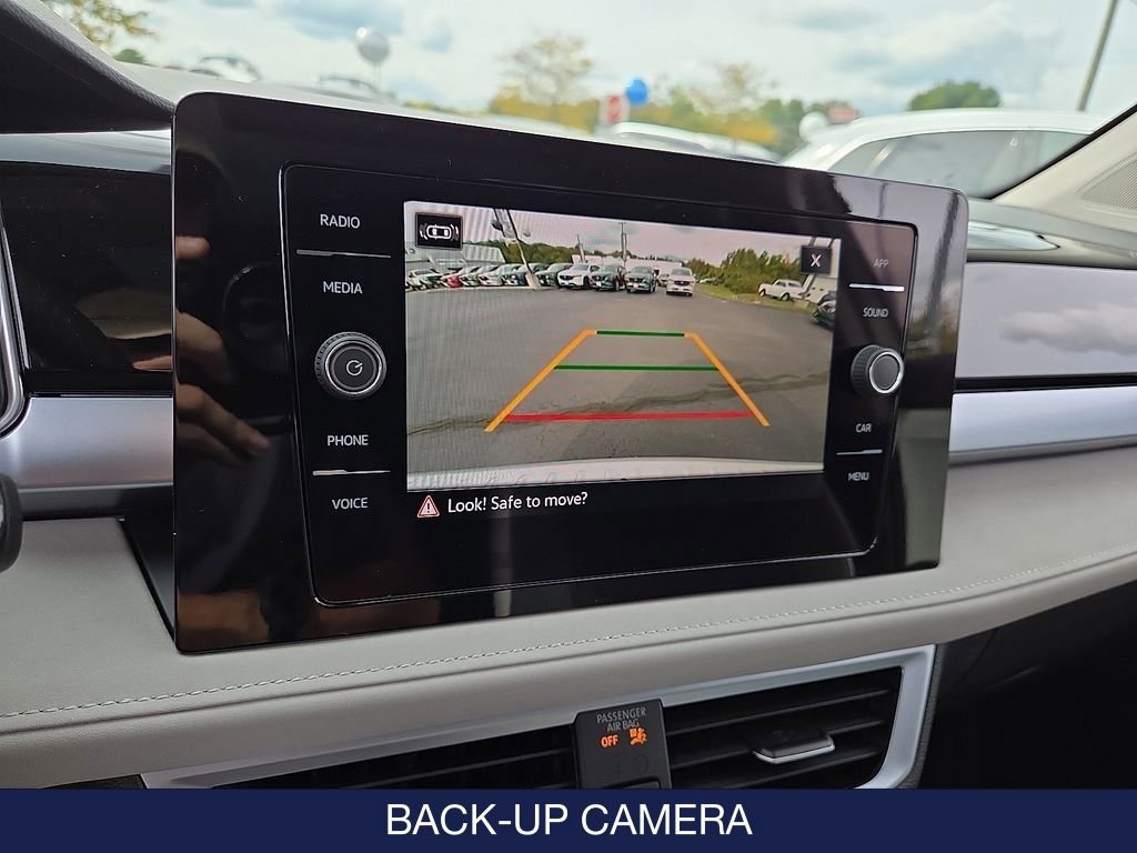 New 2025 Volkswagen Taos SE image 13