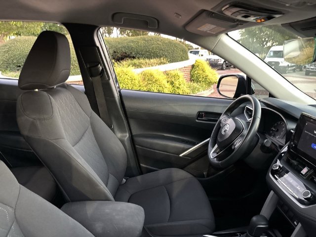 Used 2025 Toyota Corolla Cross LE FWD image 17