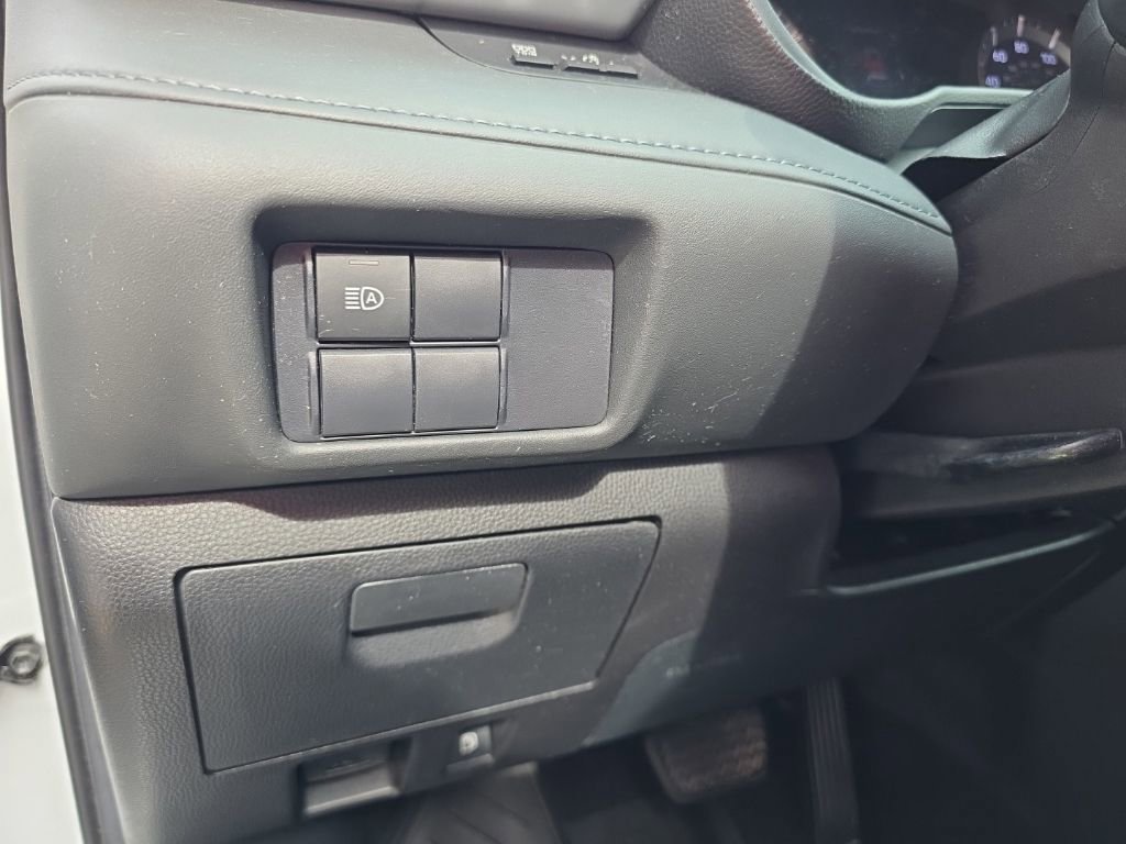 Used 2020 Toyota Highlander L AWD/4WD image 18