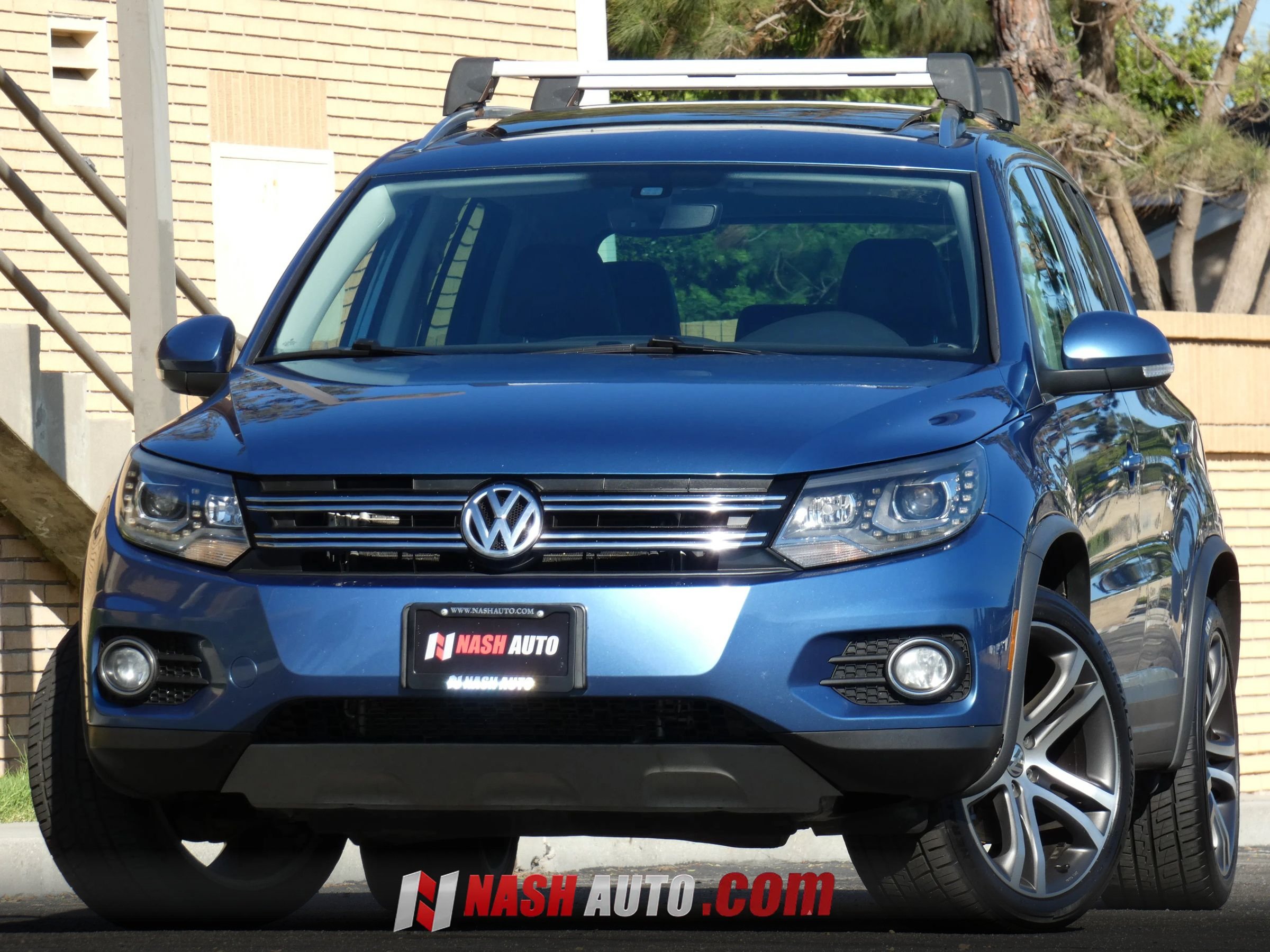 Used 2017 Volkswagen Tiguan SEL FWD image 4