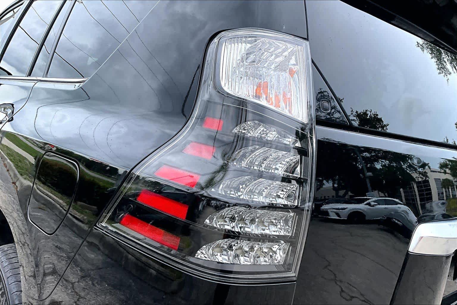 Used 2023 Lexus GX 460 Premium w/ Accessory Package AWD/4WD image 28
