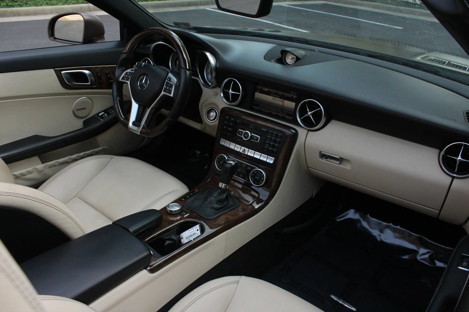 Used 2015 Mercedes-Benz SLK 350 w/ Multimedia Package image 18