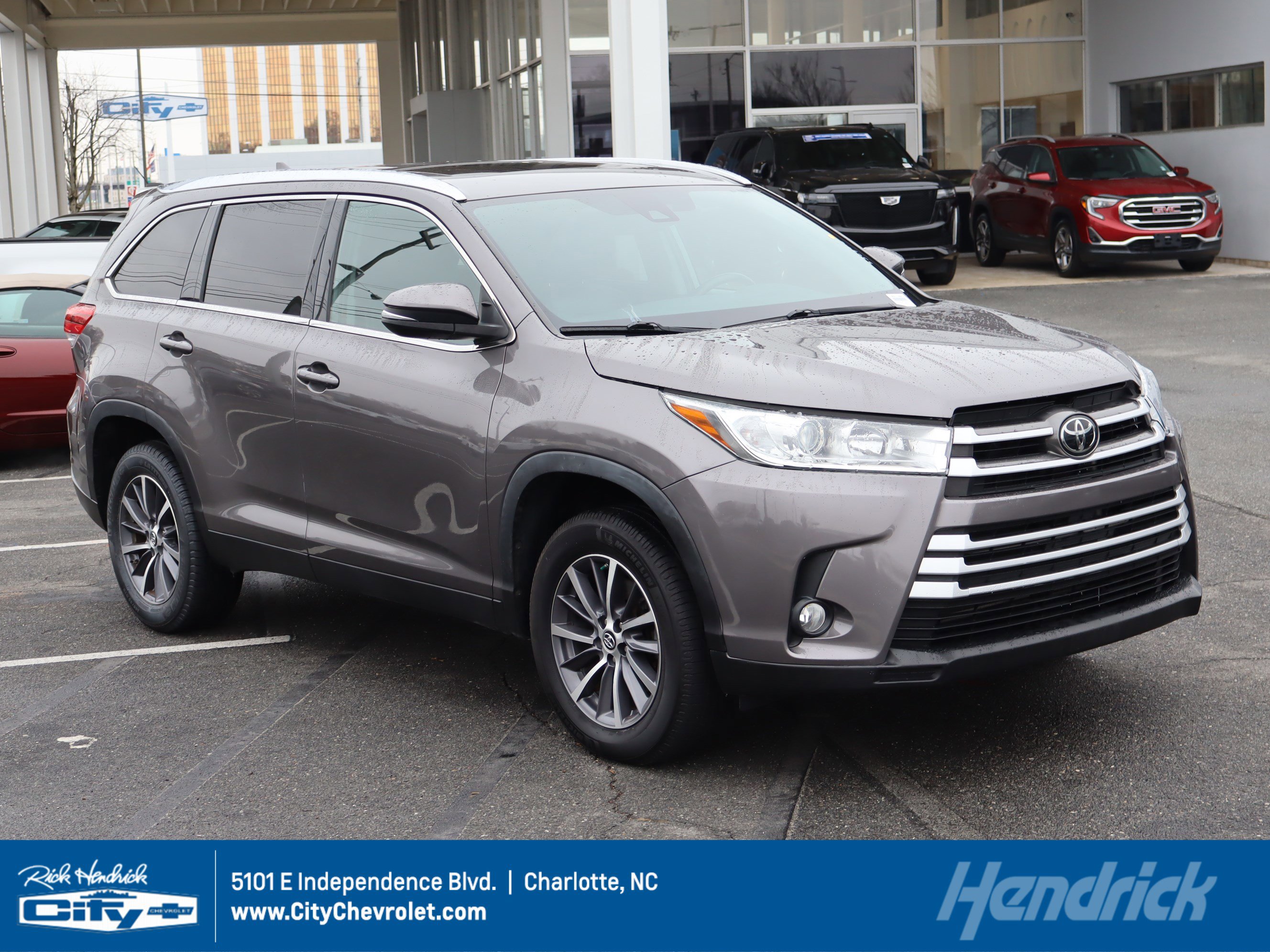 Used 2019 Toyota Highlander XLE image 1