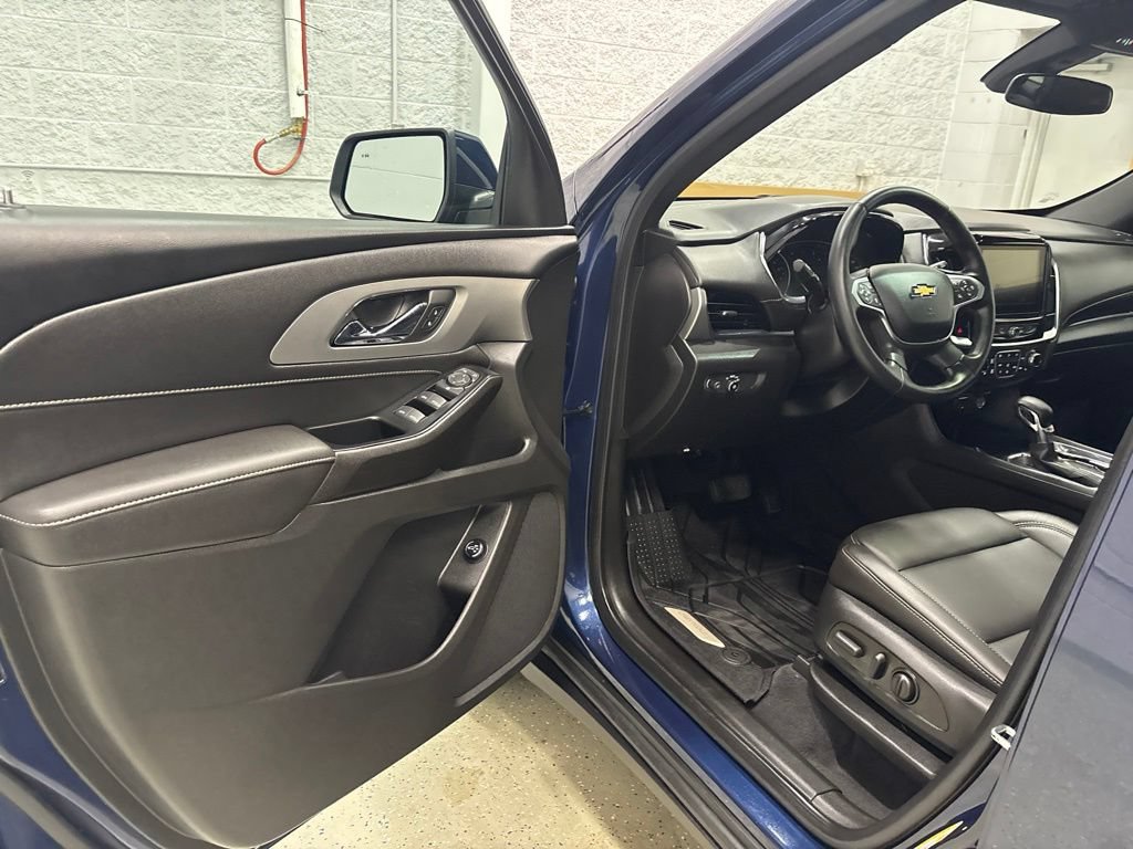 Used 2023 Chevrolet Traverse LT AWD/4WD image 13