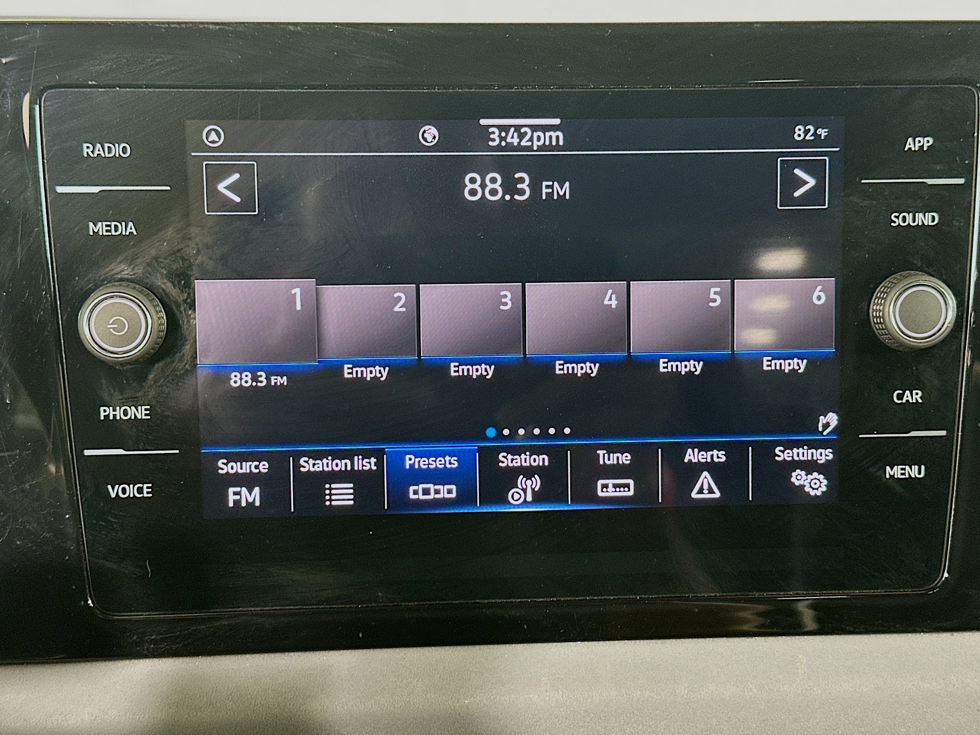 Used 2025 Volkswagen Jetta SE FWD image 21
