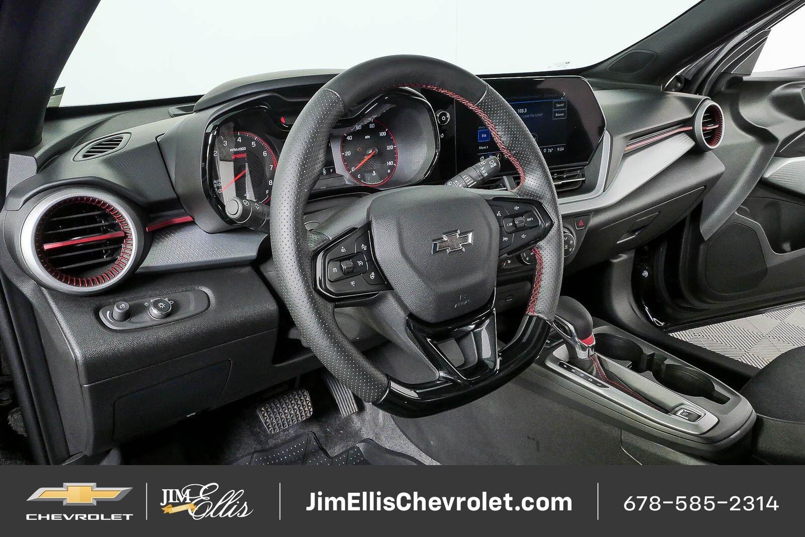 Certified 2025 Chevrolet Trax RS w/ Sunroof Package FWD image 4