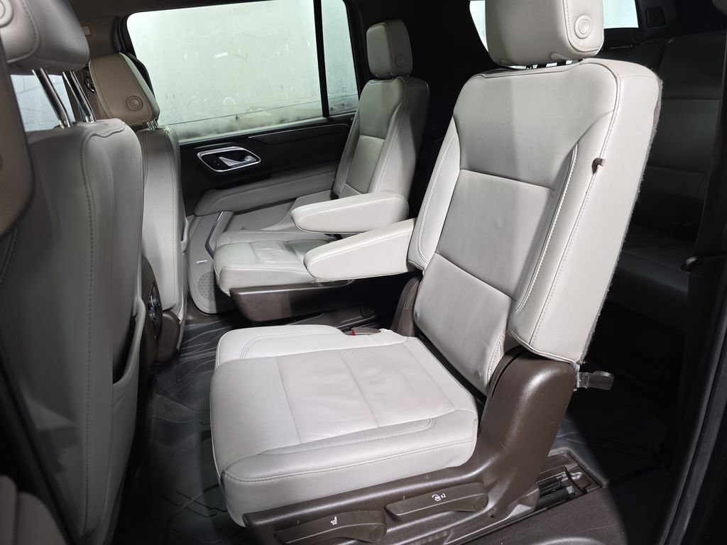 Used 2022 Chevrolet Suburban LT w/ Luxury Package AWD/4WD image 16