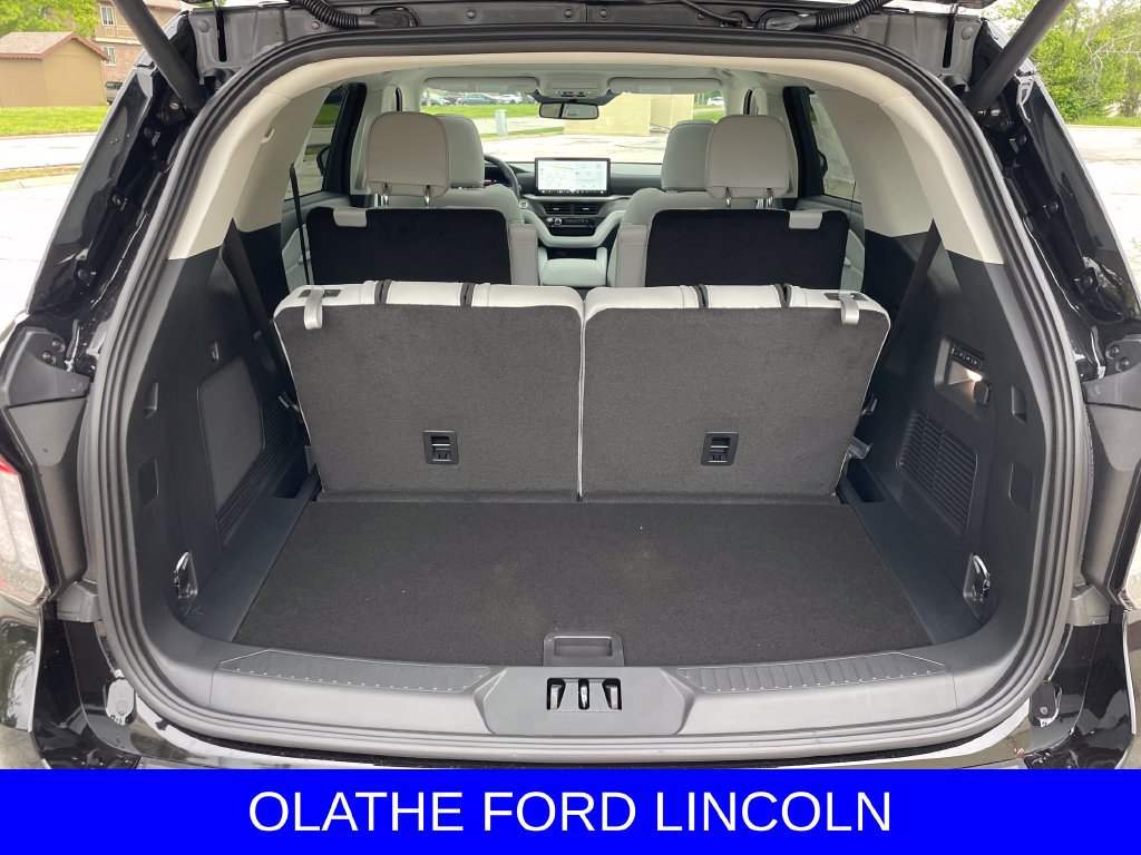 New 2026 Ford Explorer Platinum w/ LUX Leather Package AWD/4WD image 17