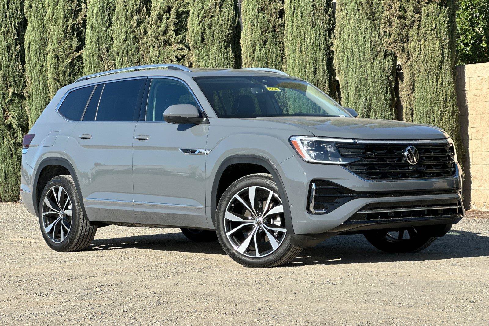 New 2026 Volkswagen Atlas SEL Premium R-Line AWD/4WD image 2