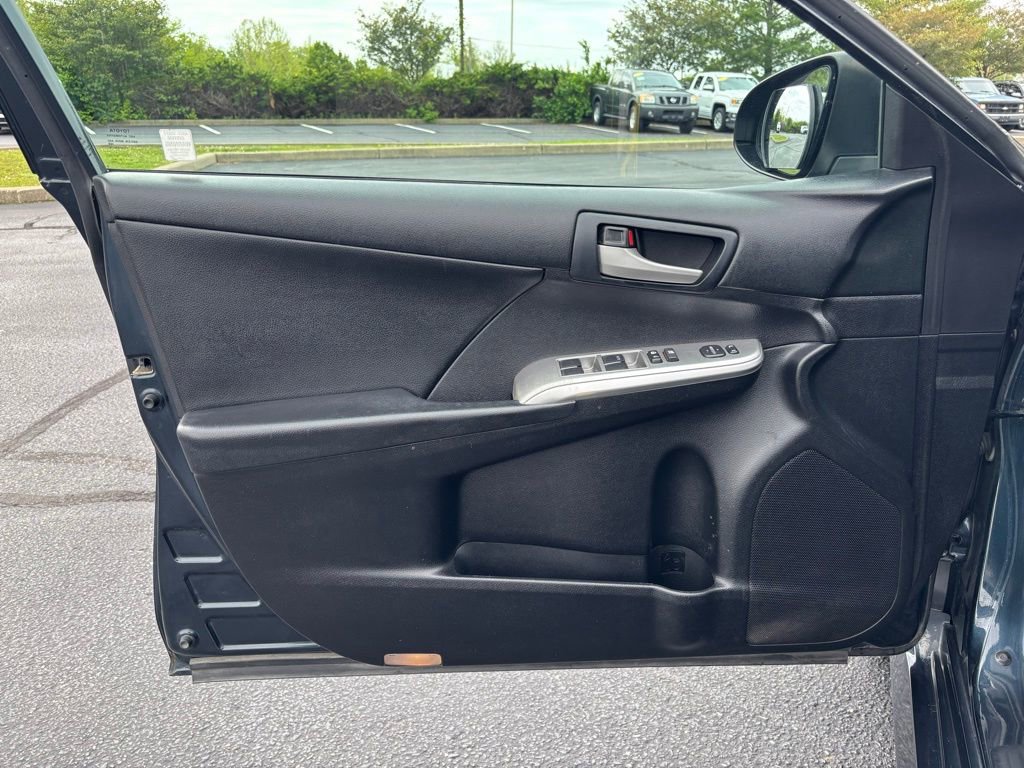 Used 2014 Toyota Camry SE w/ Protection Package FWD image 10