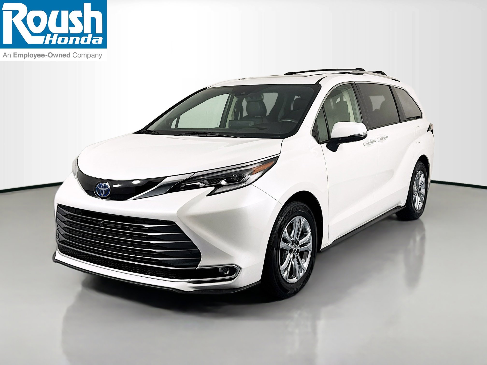 Used 2022 Toyota Sienna Platinum image 1