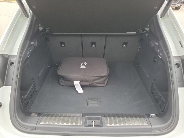 Certified 2025 Porsche Macan Electric image 15