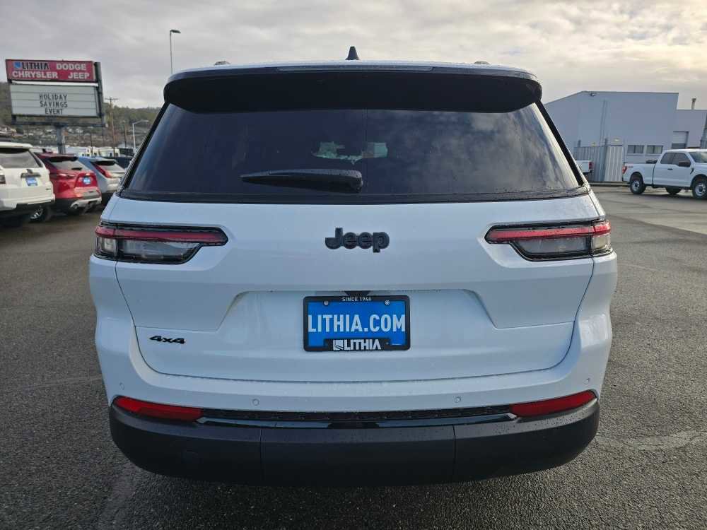 New 2025 Jeep Grand Cherokee L Altitude image 4