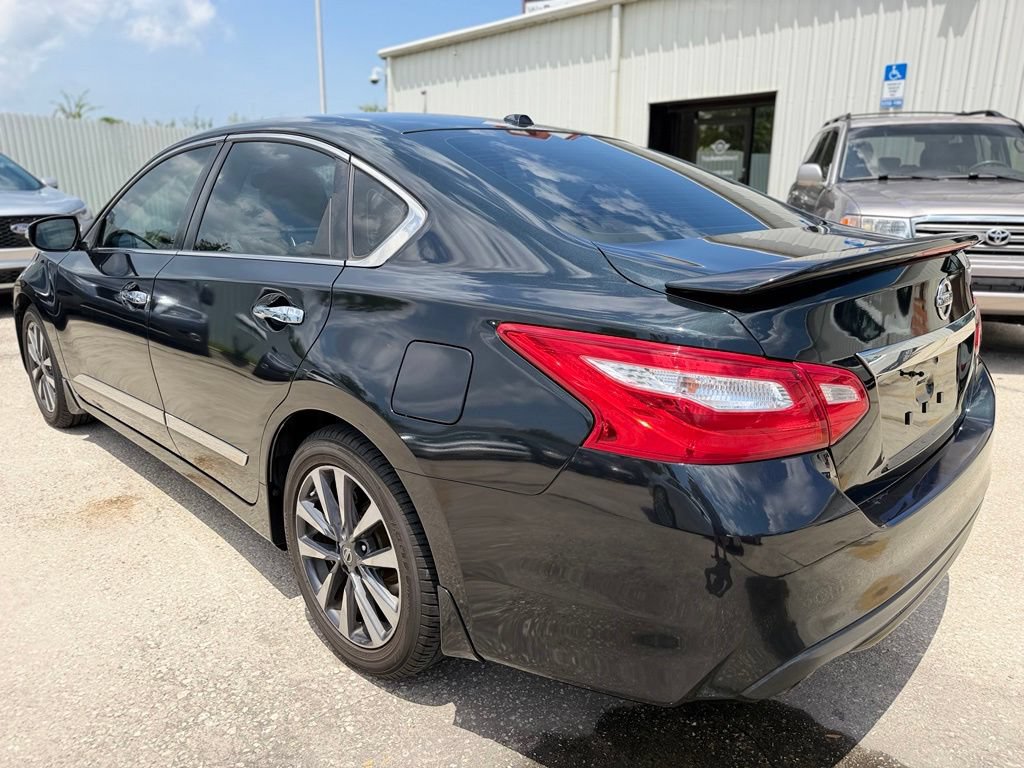 Used 2016 Nissan Altima 2.5 SV w/ Convenience Package FWD image 3