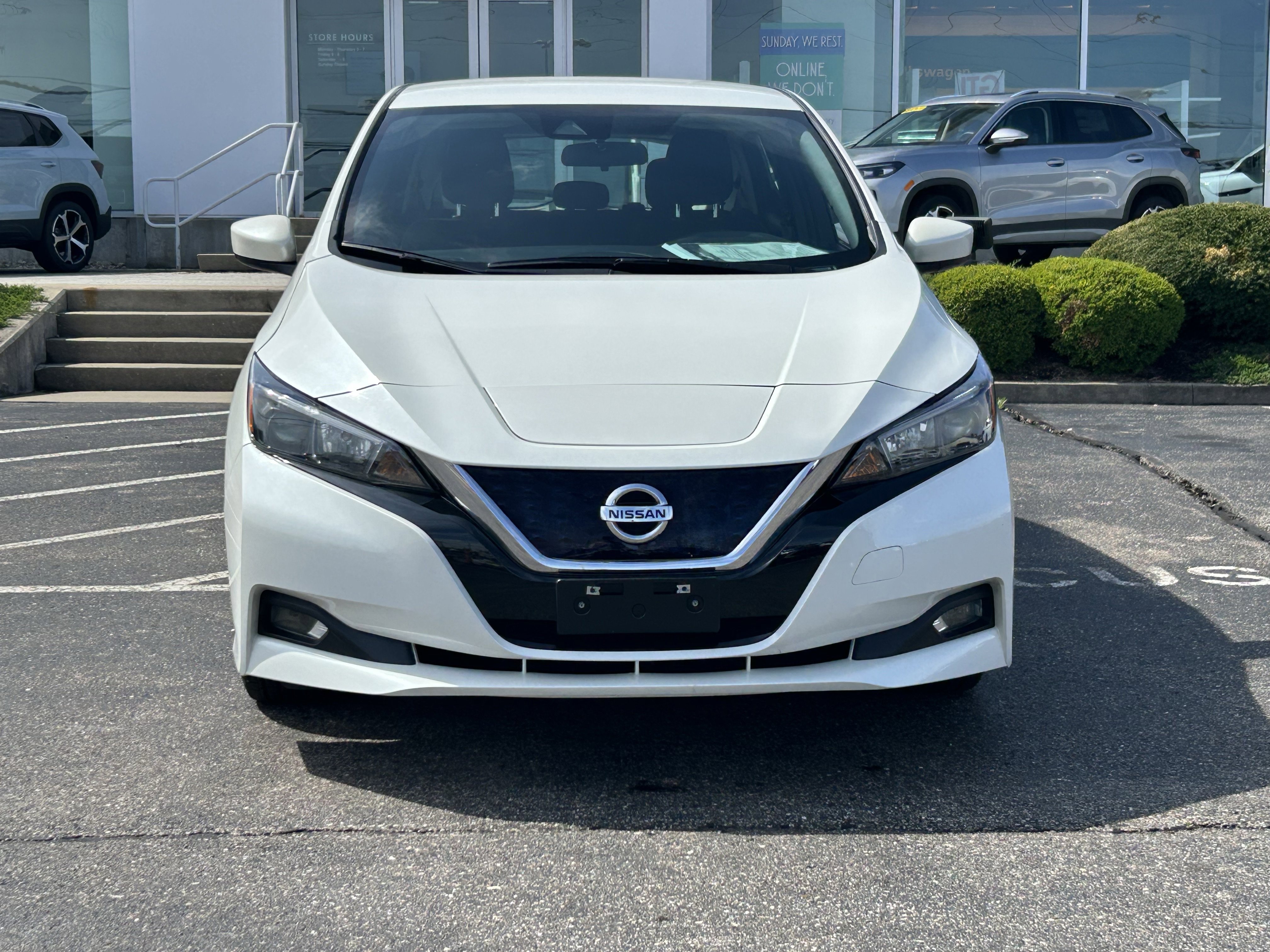 Used 2022 Nissan Leaf SV image 2