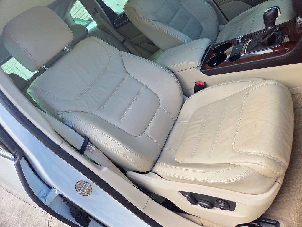 Used 2014 Volkswagen Touareg TDI AWD/4WD image 20