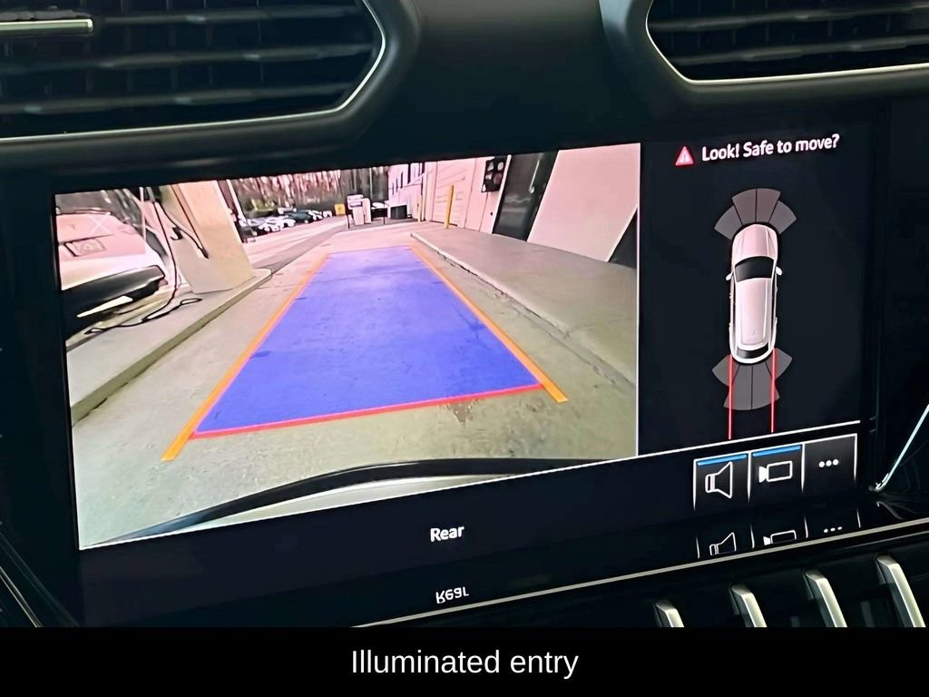 Used 2021 Lamborghini Urus AWD/4WD image 16