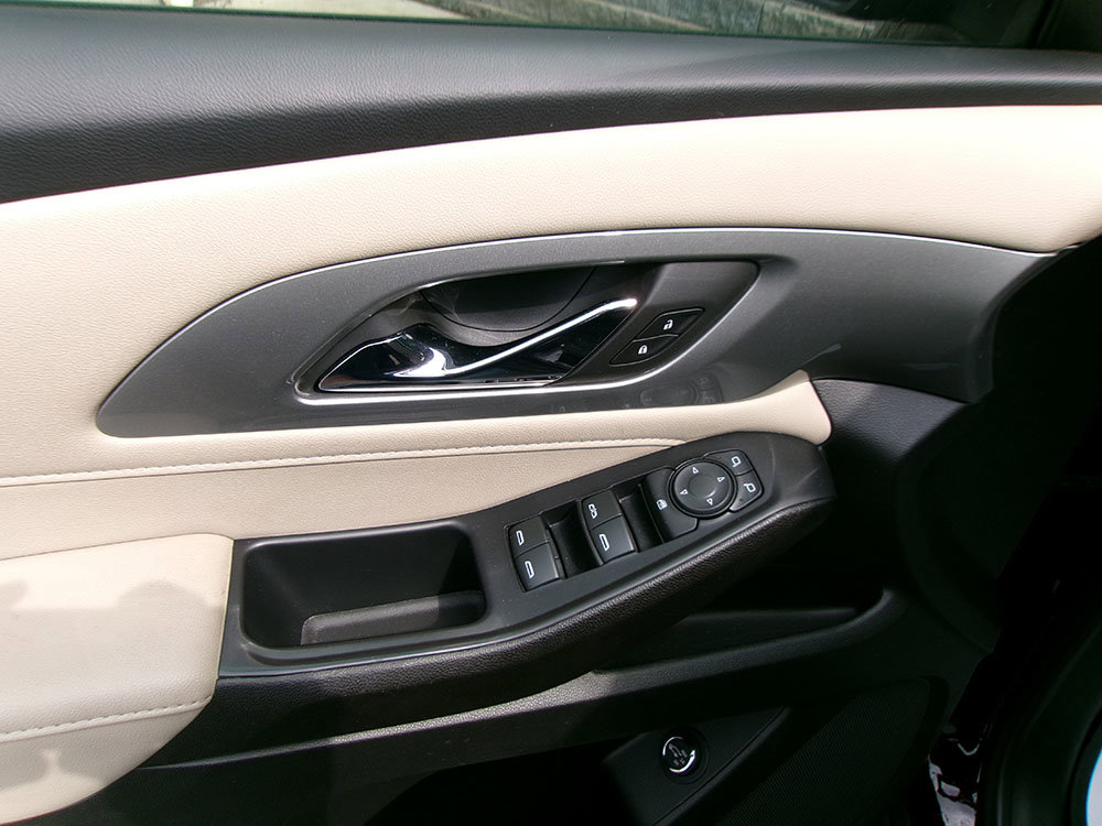 Used 2022 Chevrolet Traverse LT w/ LPO, Floor Liner Package image 15