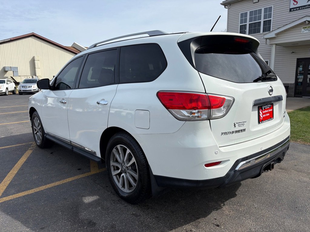 Used 2013 Nissan Pathfinder SL w/ Trailer Tow Pkg AWD/4WD image 8
