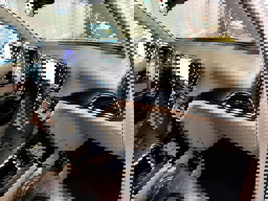 Used 2023 Chrysler Pacifica Touring-L image 14