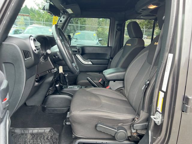 Used 2014 Jeep Wrangler Unlimited Sahara w/ Connectivity Group AWD/4WD image 15