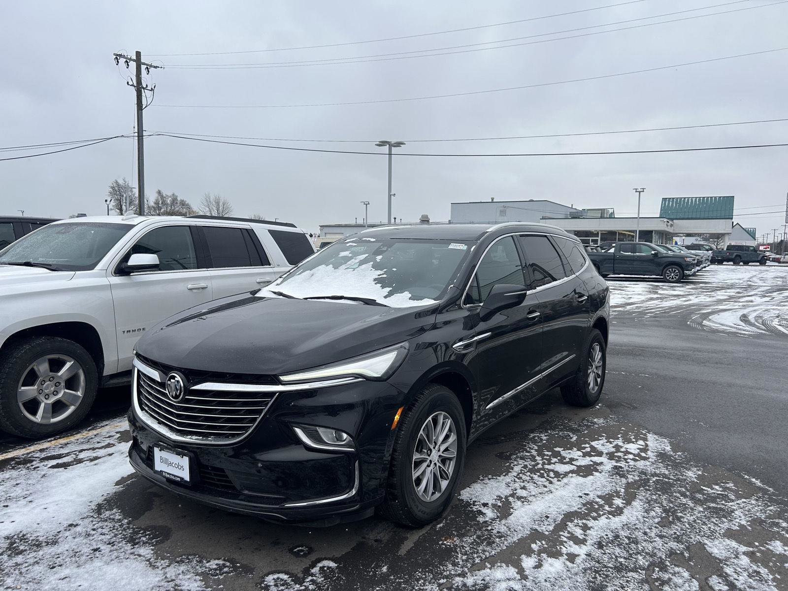 Used 2022 Buick Enclave Essence image 3