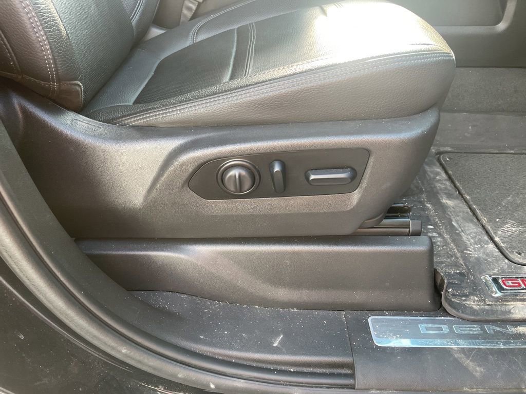 Used 2021 GMC Sierra 3500 Denali w/ Denali Black Diamond Edition image 44