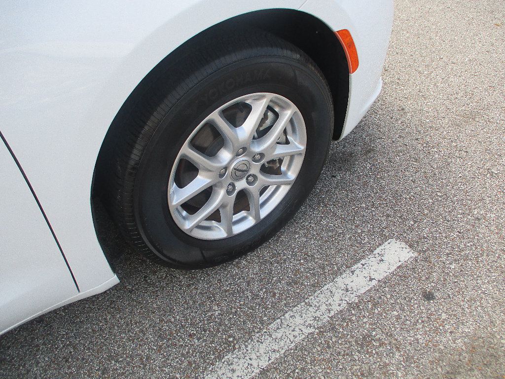 Used 2023 Chrysler Pacifica Touring-L FWD image 21
