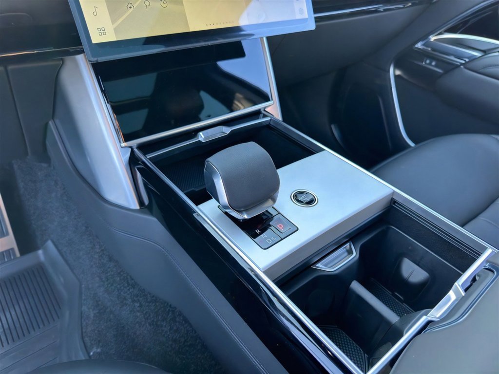 New 2025 Land Rover Range Rover SE image 11