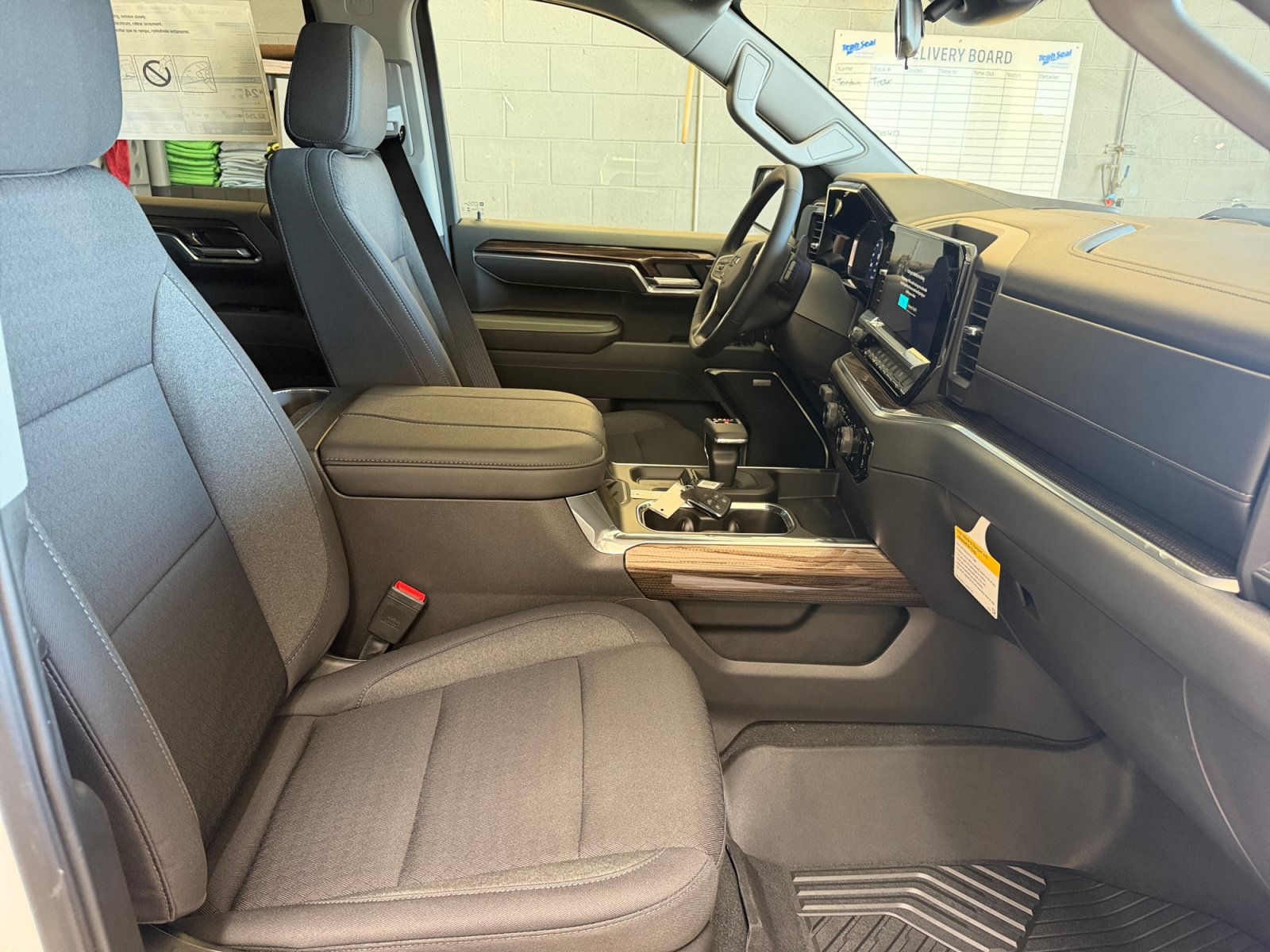 New 2026 Chevrolet Silverado 1500 LT Trail Boss w/ Convenience Package II AWD/4WD image 19