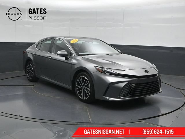 Used 2025 Toyota Camry XLE AWD/4WD image 4