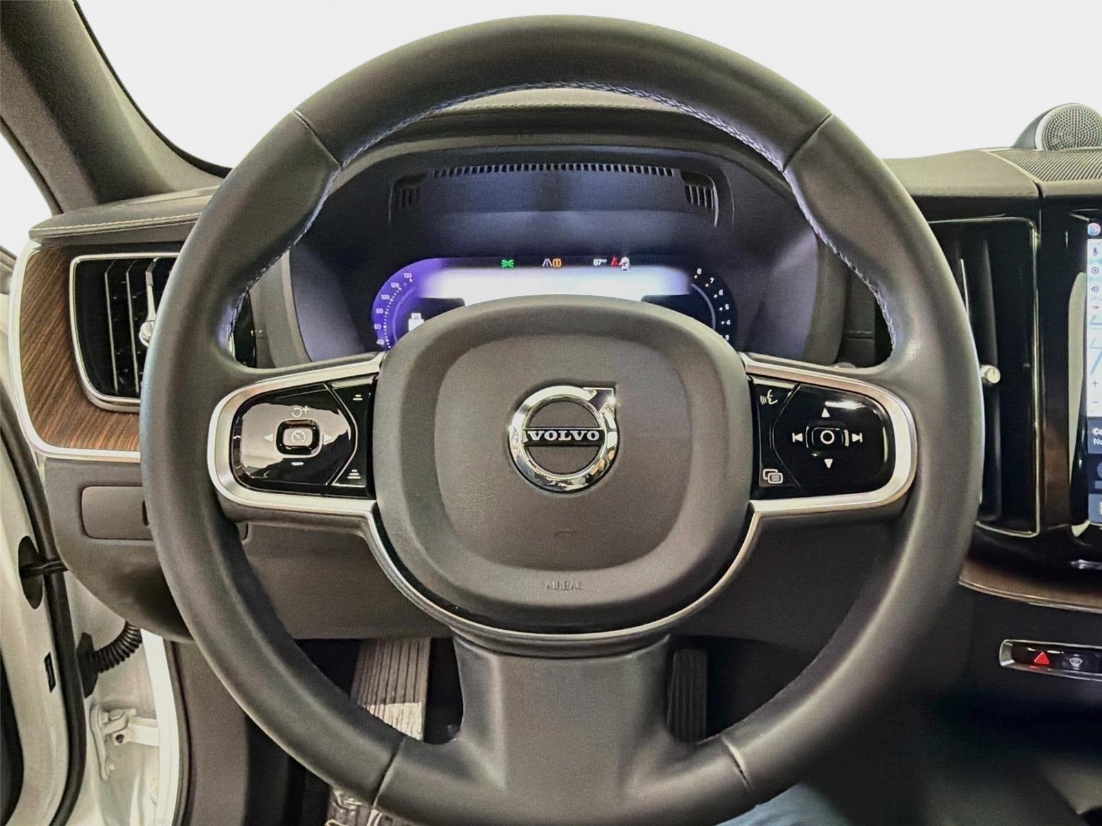 Used 2024 Volvo XC60 B5 Ultimate AWD/4WD image 12